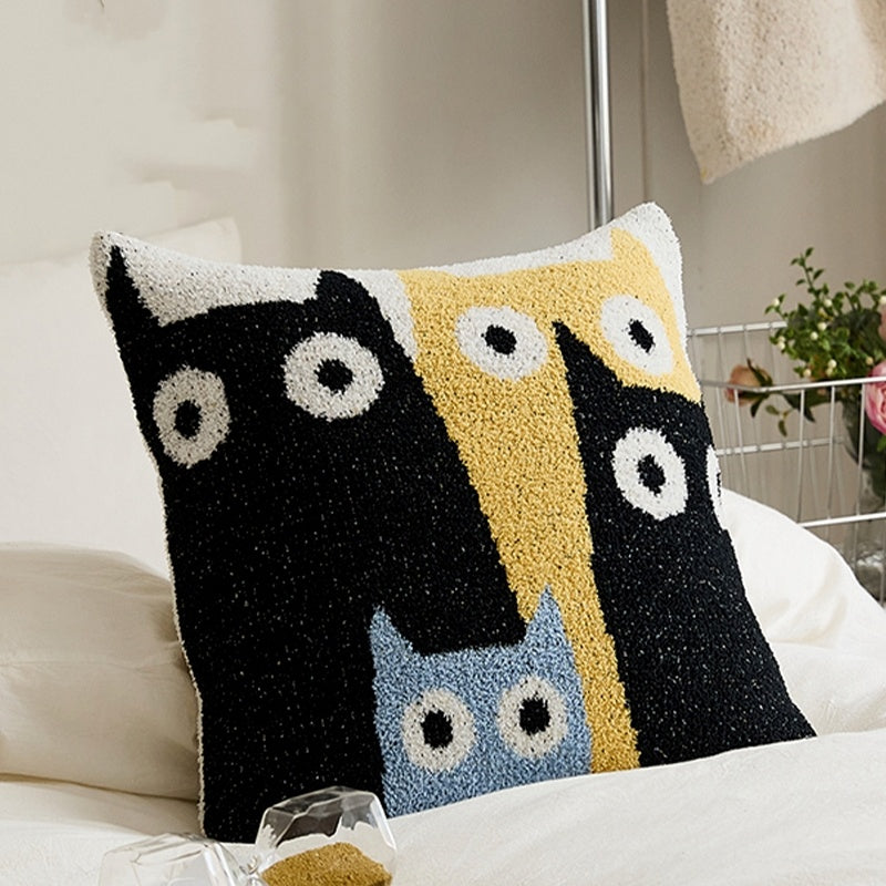 HKM-727507 Crescent Cat Plush Pillow Cover with Core - 45x45cm, Soft PP Cotton Filling