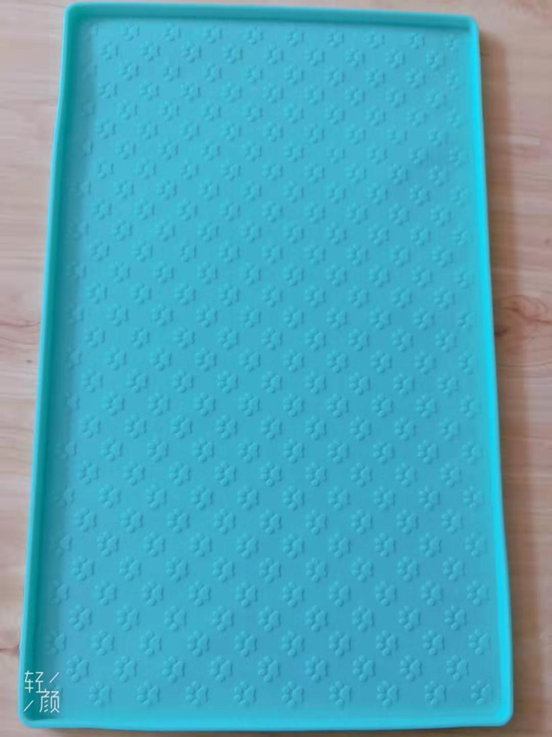 HKM-731091 Pet Mat with Anti-Slip and Leak-Proof Design, Made from 100% Food Grade Silicone, Ideal for Use in Oven, Microwave, and Refrigerator