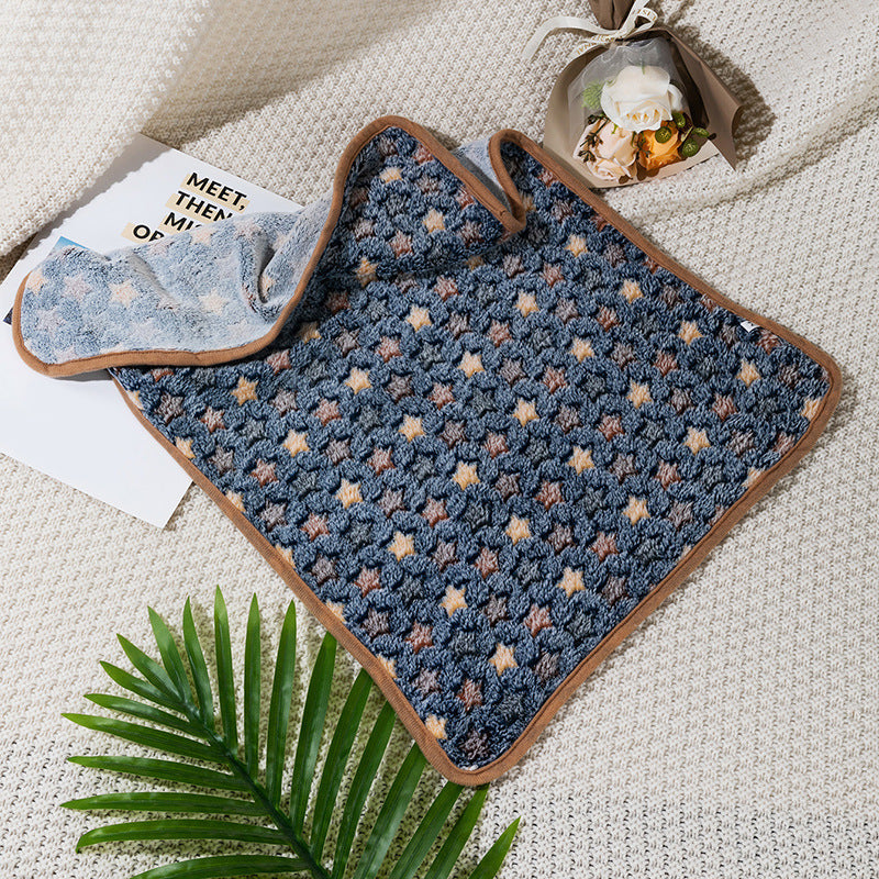 HKM-737939 Cozy Thermal Coral Fleece Pet Blanket with Paw Print Design for Dogs and Cats