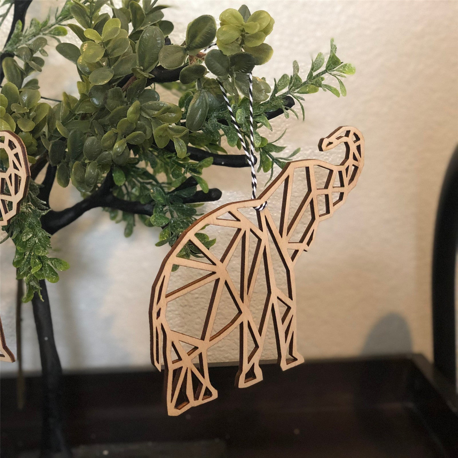 HKM-748819 Wooden Elephant Decorative Pendant - Cartoon Style, 8cm Size