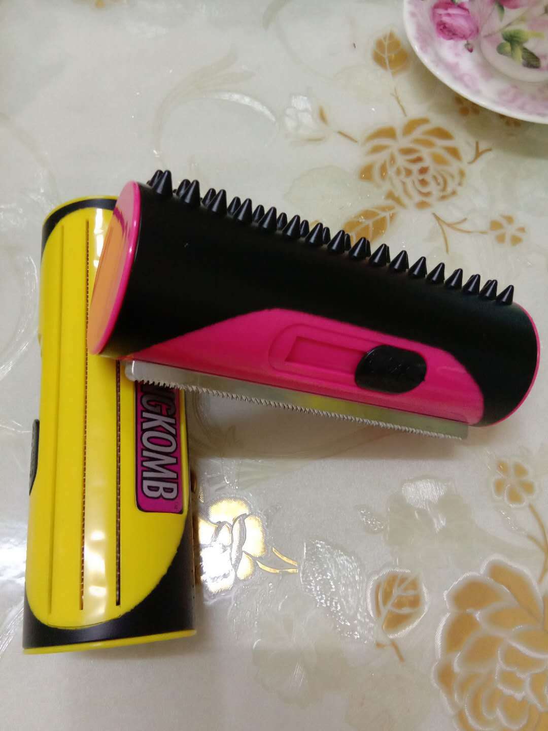 HKM-754387 Pet Comb for Dogs - Simple and Practical Grooming Tool in Red and Yellow with Stainless Steel Material