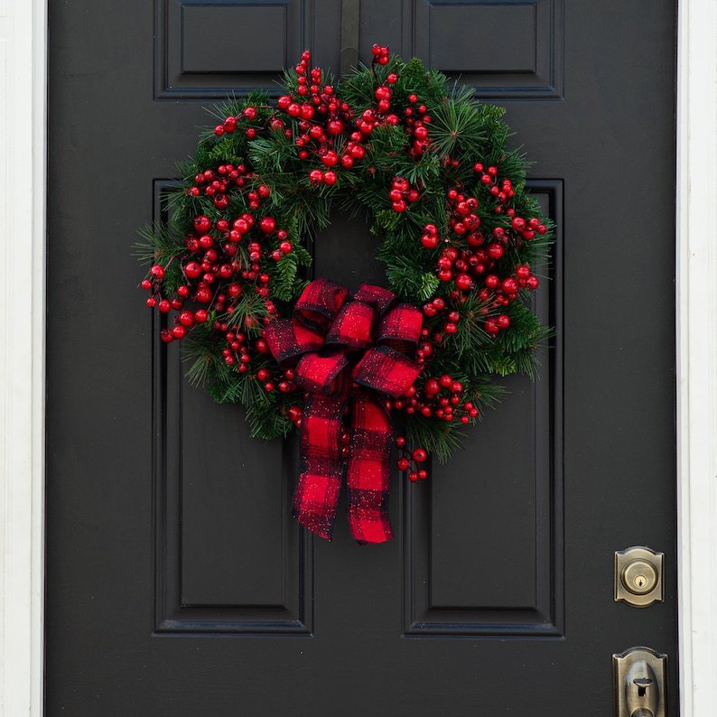 HKM-754899 Red Berry Decor Hanging Garland for Festivals and Home Decoration - 40cm Traditional Wreath