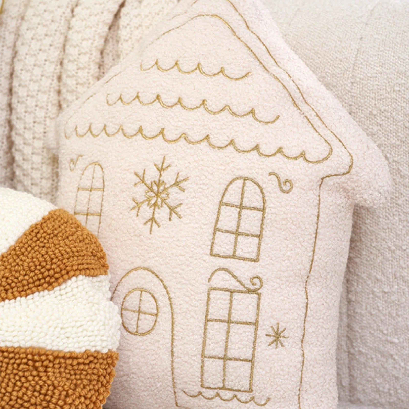 HKM-755731 Christmas House Embroidered Pillow - 45x40cm Polyester Cushion with PP Cotton Filling