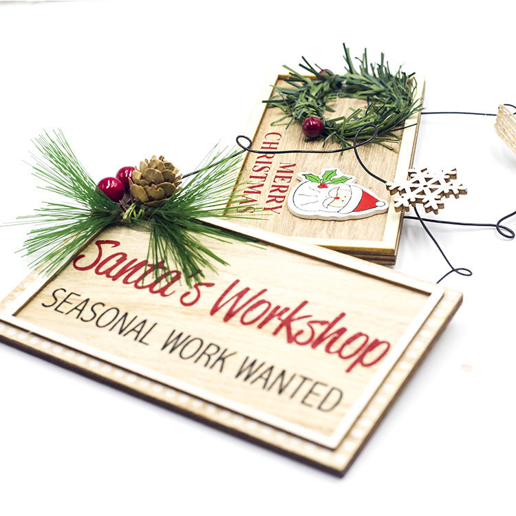 HKM-774995 Decorative Wooden Square Christmas Doorplate with Pine Cone and Garland Design