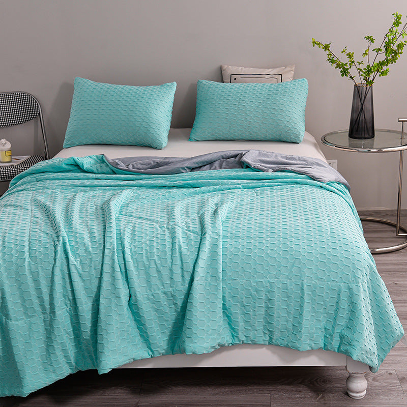 HKM-781779 Cooling Summer Quilt Made of Soft Silk-Blend Polyester, Available in Multiple Sizes
