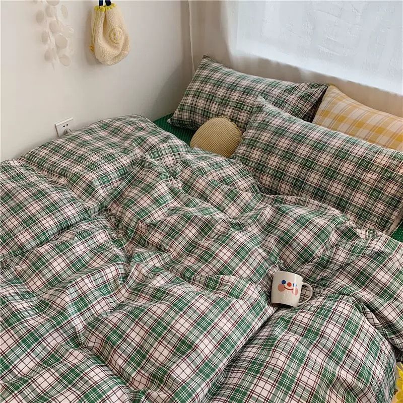 HKM-799059 Checkered Polyester Fiber Bedding Set, Includes Duvet Cover and Sheet, Four-Piece Collection