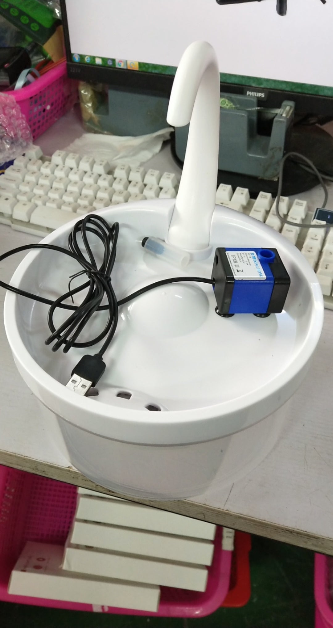 HKM-802067 Swan Neck Automatic Pet Drinking Fountain with 2L Capacity and Advanced Filtration System