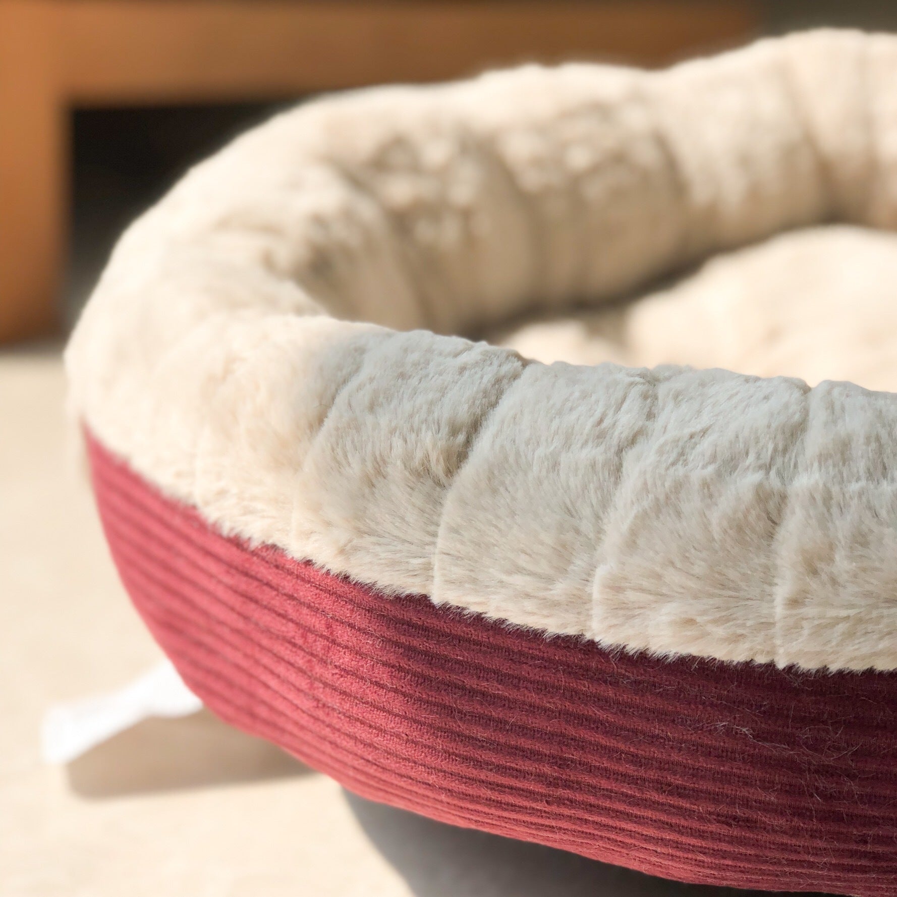 HKM-806291 Cozy Round Plush Dog Mat for Autumn and Winter, Available in Gray, Olive Green, and Wine Red