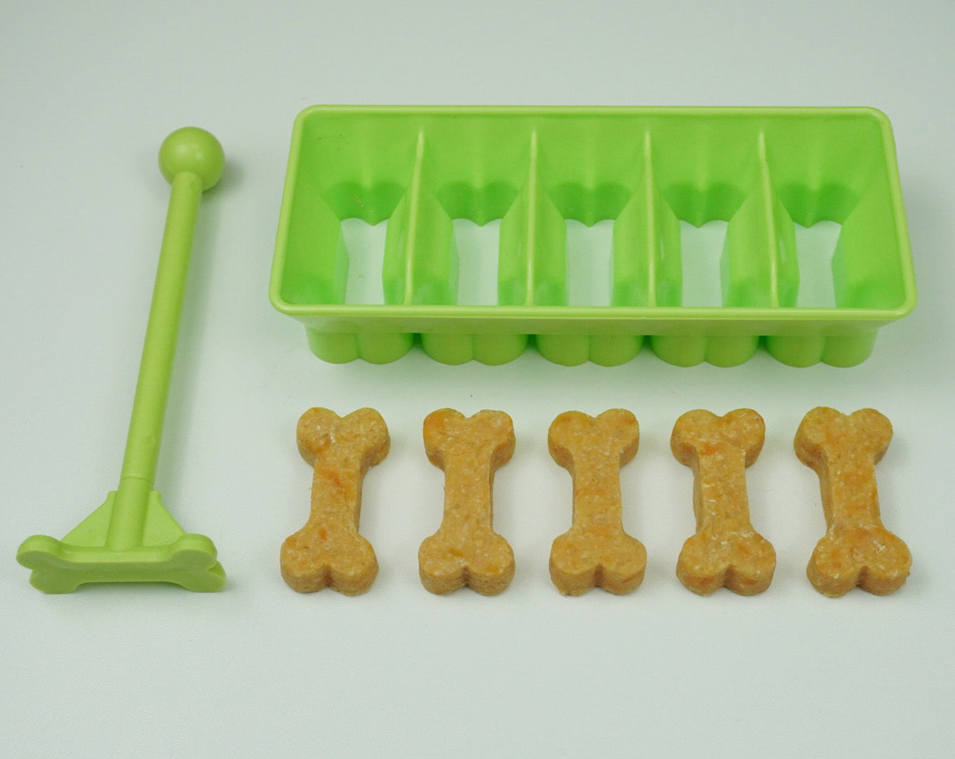HKM-819923 Three-Dimensional Dog Bone Biscuit Baking Mold in Green