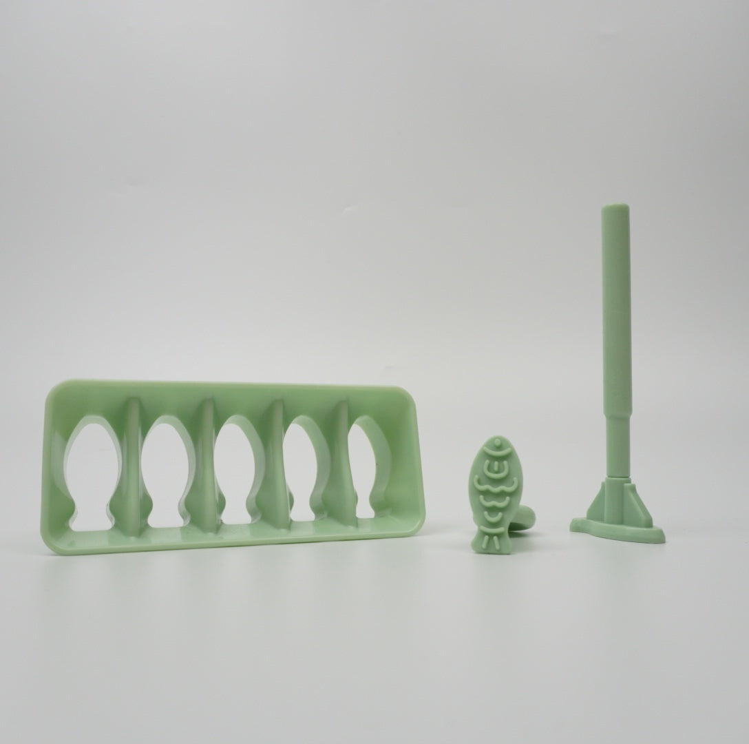 HKM-819923 Three-Dimensional Dog Bone Biscuit Baking Mold in Green