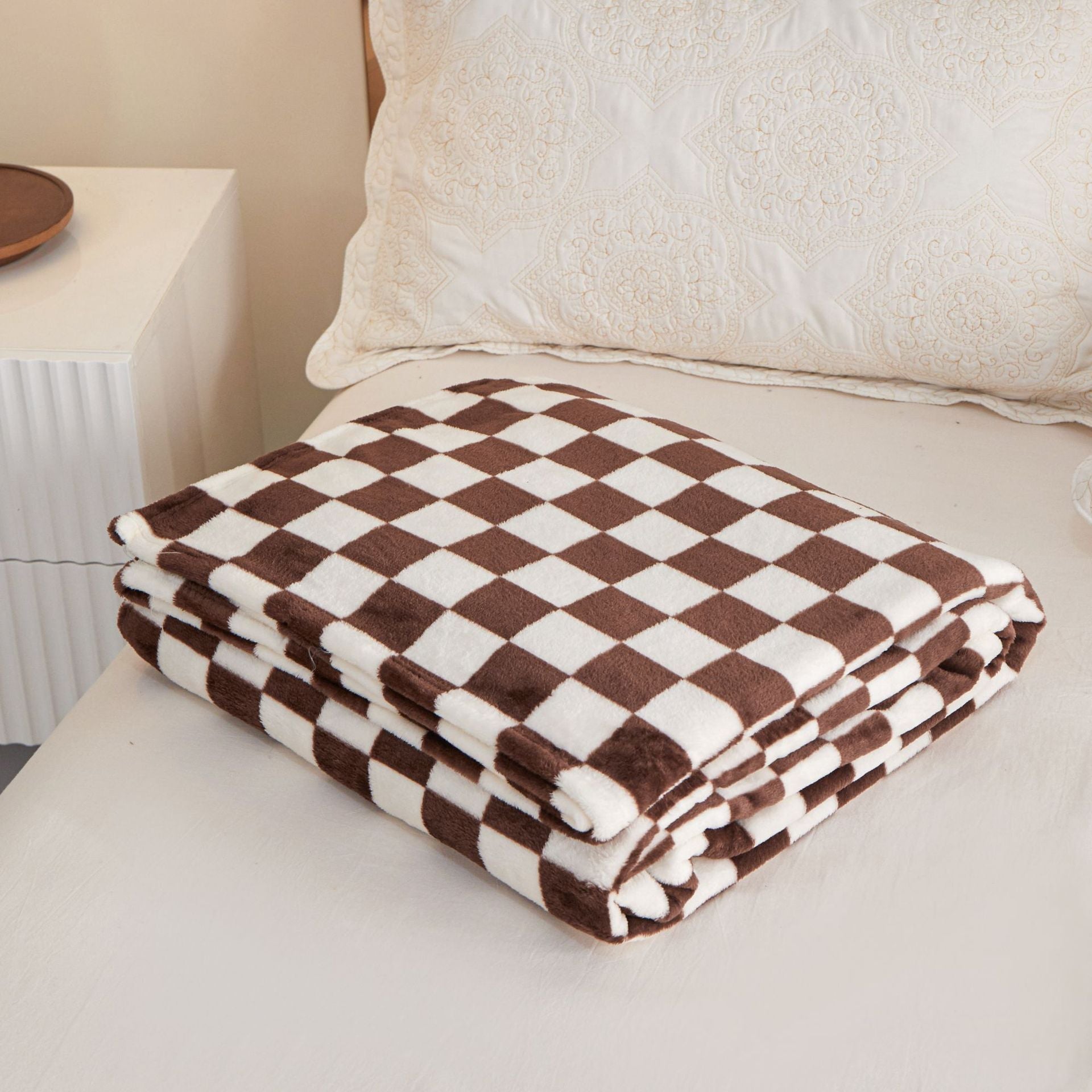 HKM-822611 Versatile Flannel Blanket in Multiple Sizes and Patterns - Ideal for All Seasons