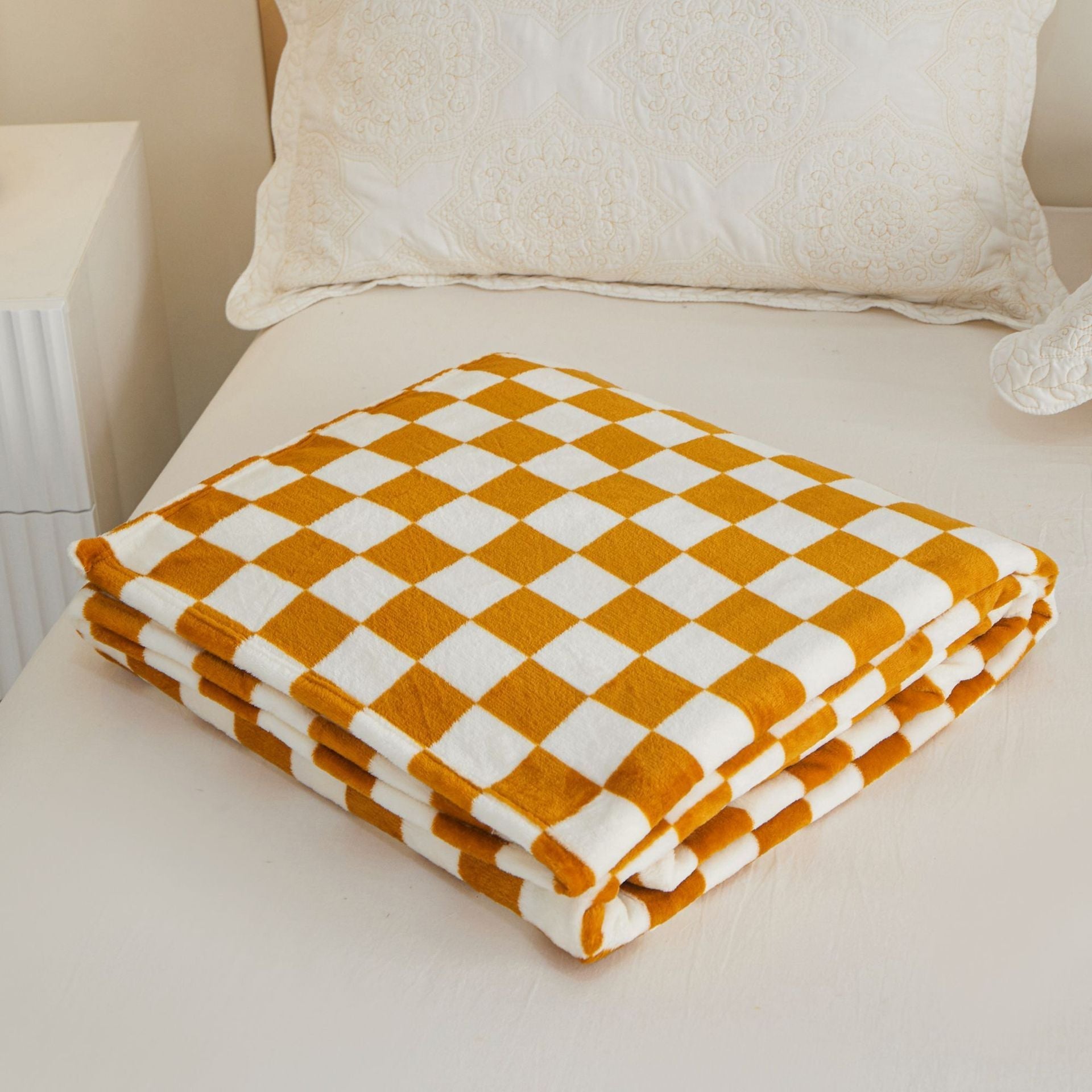 HKM-822611 Versatile Flannel Blanket in Multiple Sizes and Patterns - Ideal for All Seasons