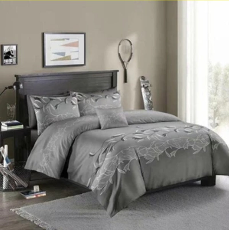 KTX-831315 Three-Piece Rustic Black Floral Bedding Set in Soft Polyester