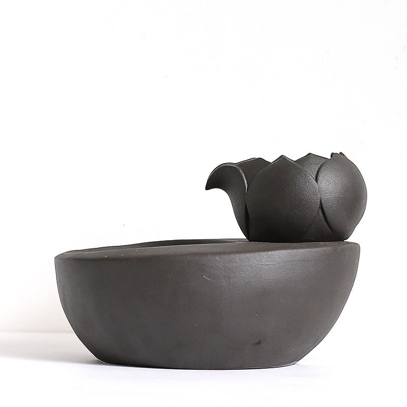 HKM-832531 Cat Water Fountain with Exquisite Carving and Smooth Design for Drinking and Feeding