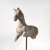HKM-832595 Elegant Resin Horse Sculpture for Modern Table Decoration