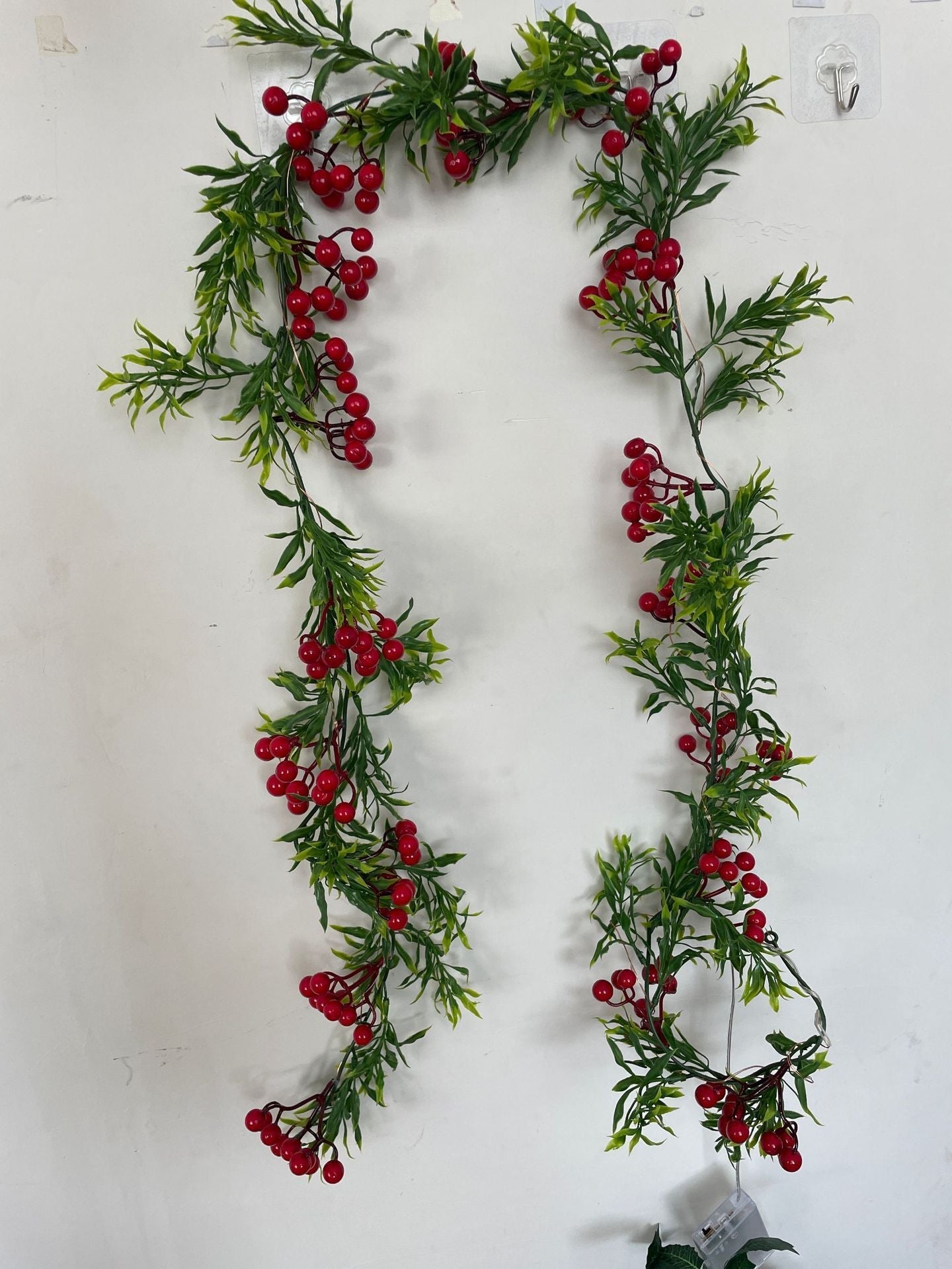 HKM-840851 LED Christmas Hawthorn String Lights with Pine Needle Design for Holiday Decor - 1.75m or 3m Lengths Available