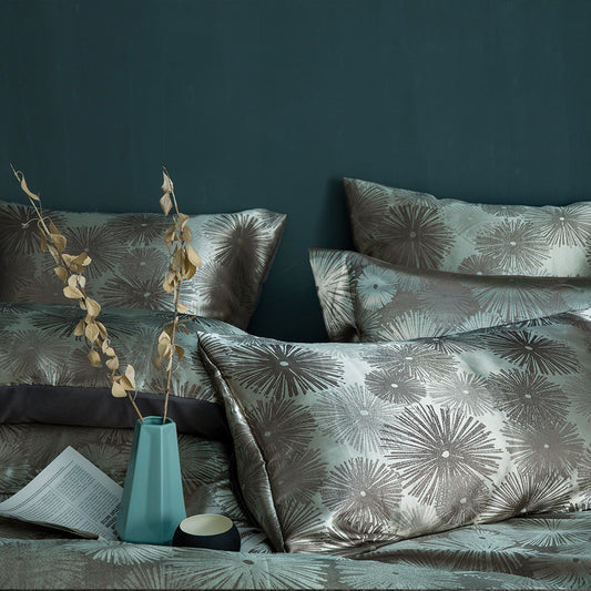 HKM-841555 Jacquard Three-Piece Polyester Bedding Set in Various Sizes and Styles
