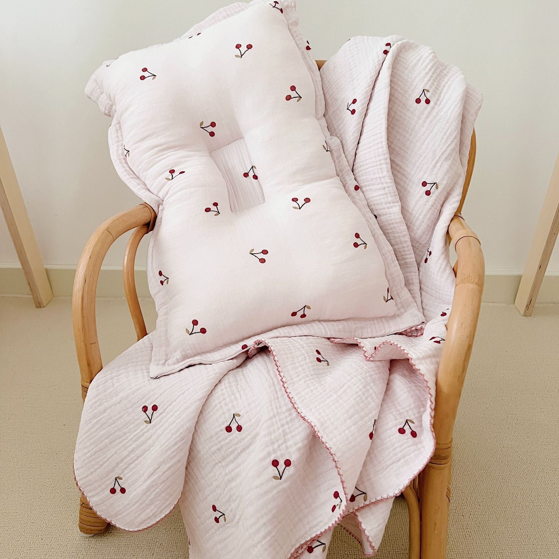 HKM-842515 Cute Cartoon Shaping Pillow for Children - Breathable Polyester Fiber, 27x45cm