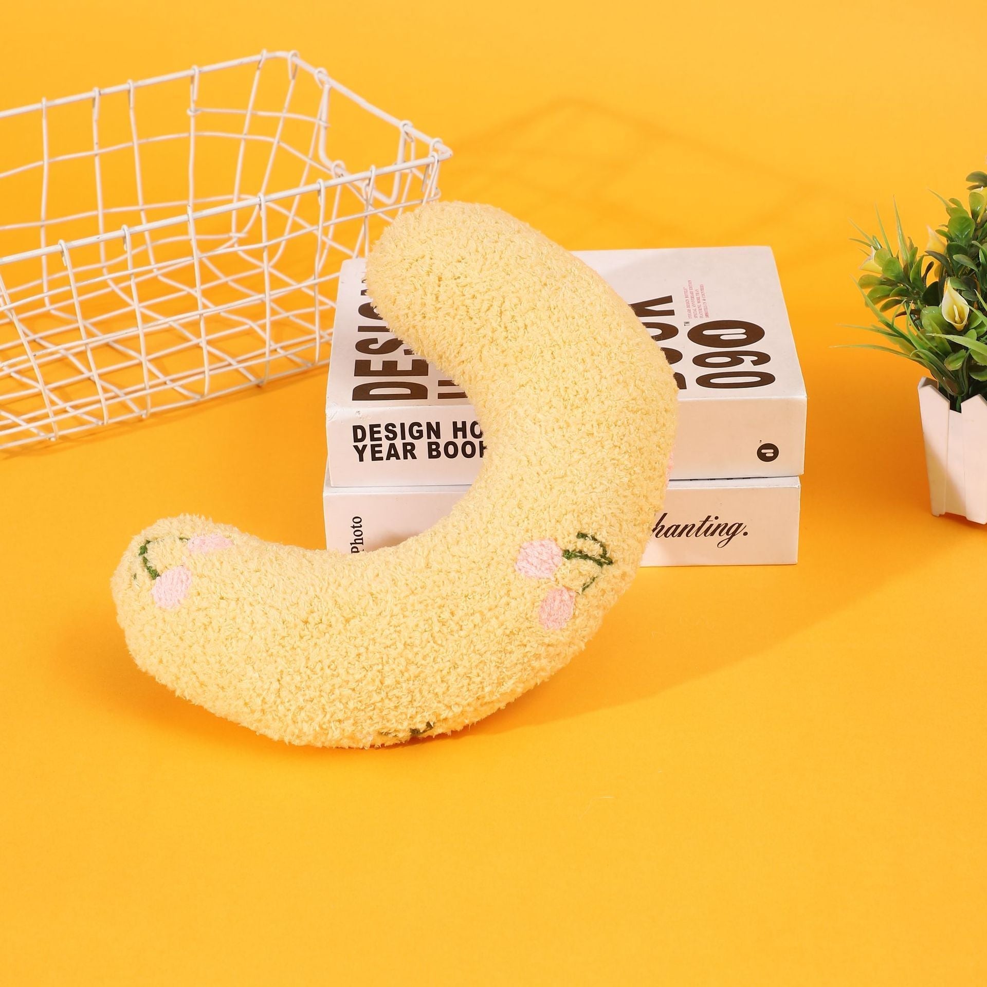 HKM-844179 Half Moon U-Shaped Pillow for Dogs and Cats - Soft Cloth Pet Sleep Companion in Yellow, Blue, Pink, and White