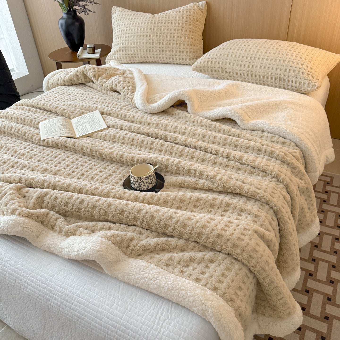 HKM-847315 Double-Sided Waffle Jacquard Thickened Office Nap Blanket for All Seasons