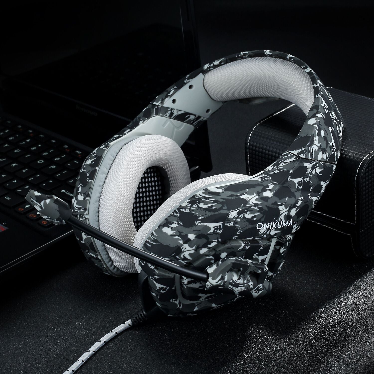 HKM-847379 Wired Gaming Headset with Leather Ear Cushions and 3.5mm Connector