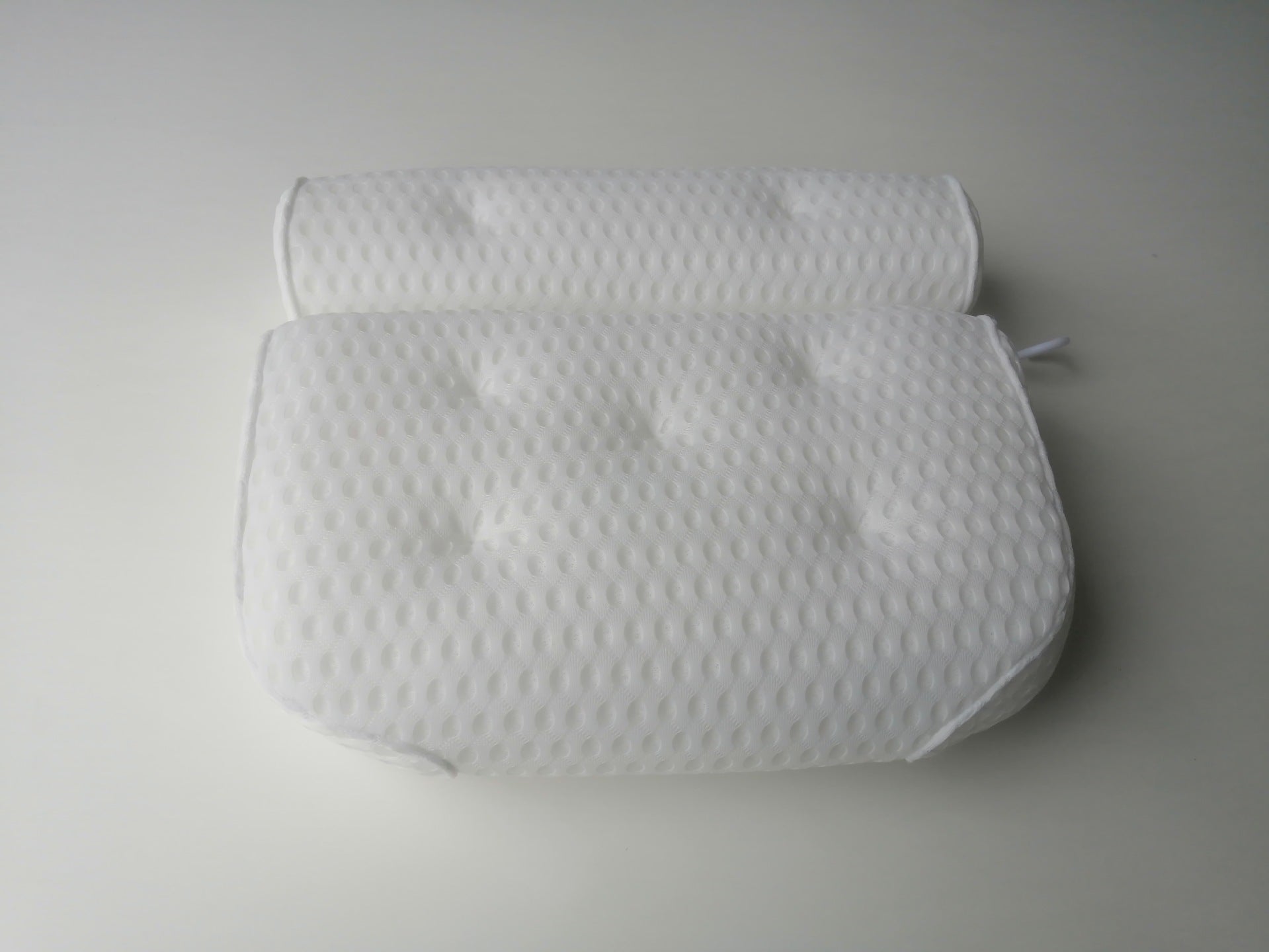 HKM-850451 3D Mesh Suction Cup Bath Pillow for Ultimate Comfort and Relaxation