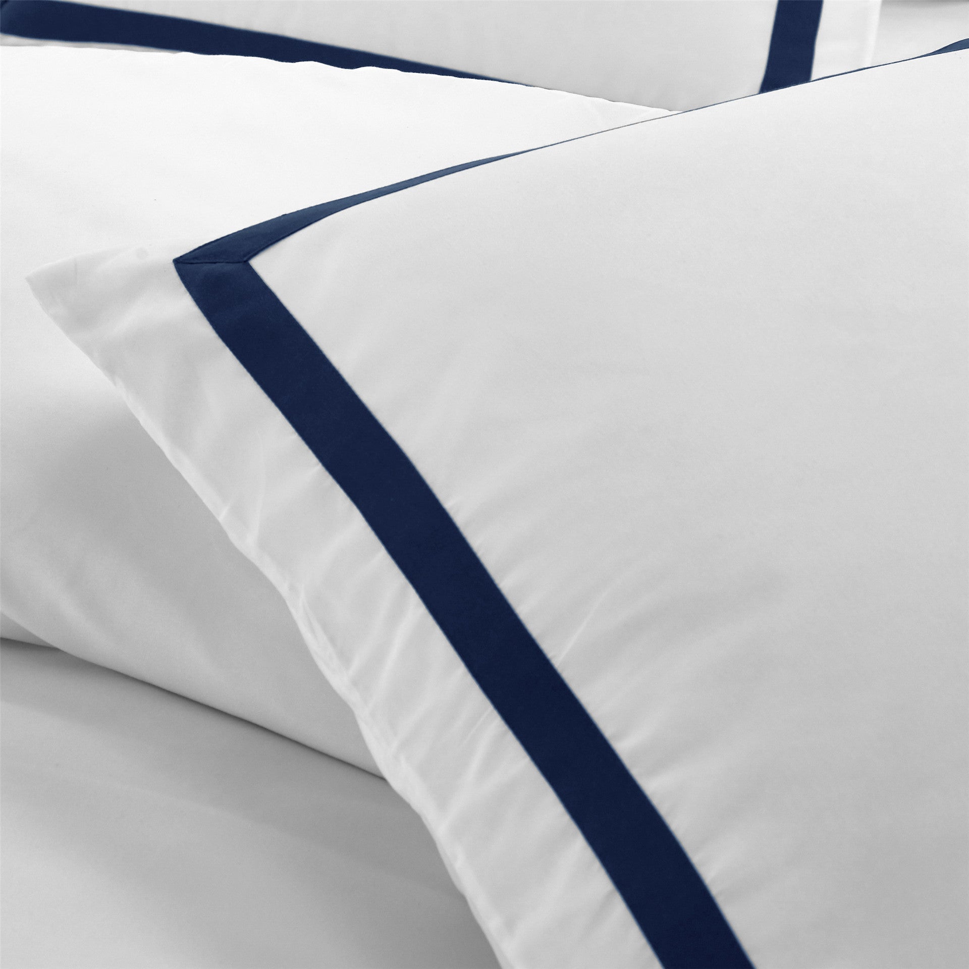 HKM-853075 Elegant Hotel Style Three-Piece Home Textile Set with Plain Weave Polyester Fabric