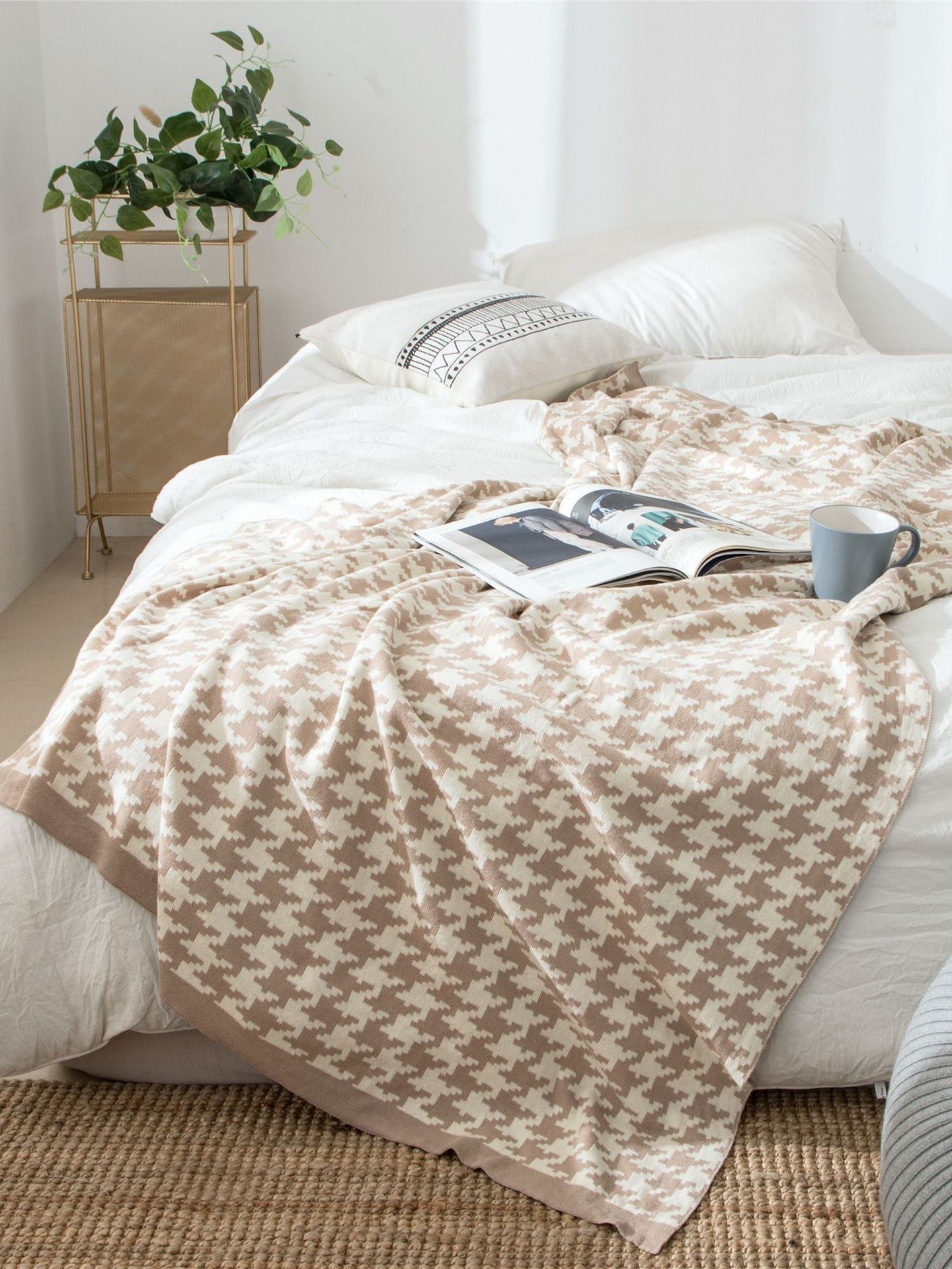 HKM-859987 Black and White Houndstooth Knitted Wool Blanket - Geometric Design in Multiple Sizes