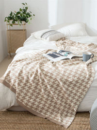 HKM-859987 Black and White Houndstooth Knitted Wool Blanket - Geometric Design in Multiple Sizes