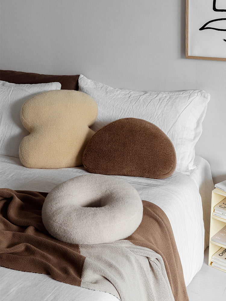 HKM-867539 Doughnut-Shaped Plush Office Waist Pillow in White