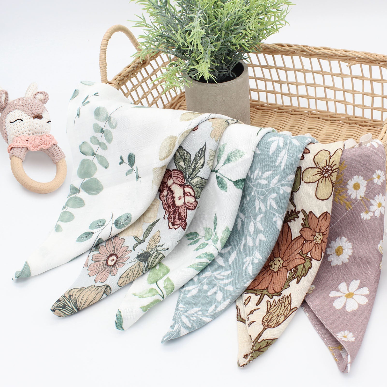 HKM-867731 Double Layer Bamboo Cotton Baby Gauze Saliva Towel with Various Fun Patterns for Infants and Toddlers