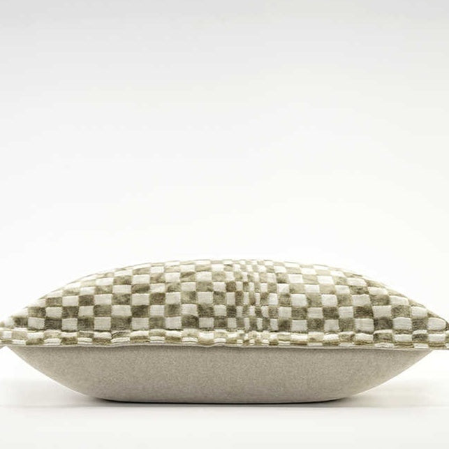 HKM-875283 Nordic Minimalist Green Checkerboard Plush Cushion - 30x50cm Fleece and Cotton Blend