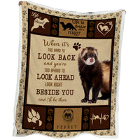 HKM-876627 Cozy Lamb Wool Blanket with Ferret Paw Print - Soft Fleece for Home or Office