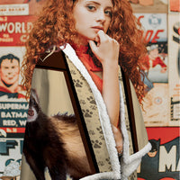 HKM-876627 Cozy Lamb Wool Blanket with Ferret Paw Print - Soft Fleece for Home or Office