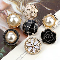 HKM-879763 Natural Resin Detachable Brooch with Strong Fragrance - 25mm Unique Decorative Accessory