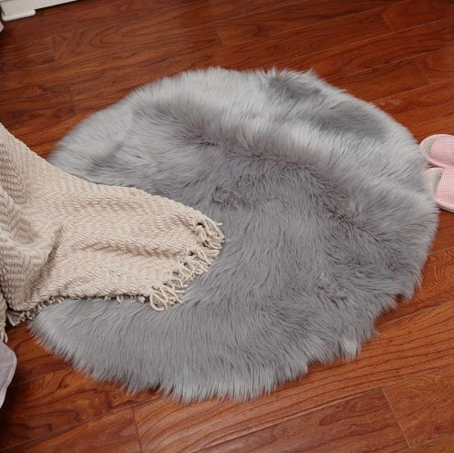 KTX-883155 Artificial Wool Plush Carpet for Living Room or Bedroom, Soft and Warm, Easy to Maintain, Gray/White, 45x45 cm