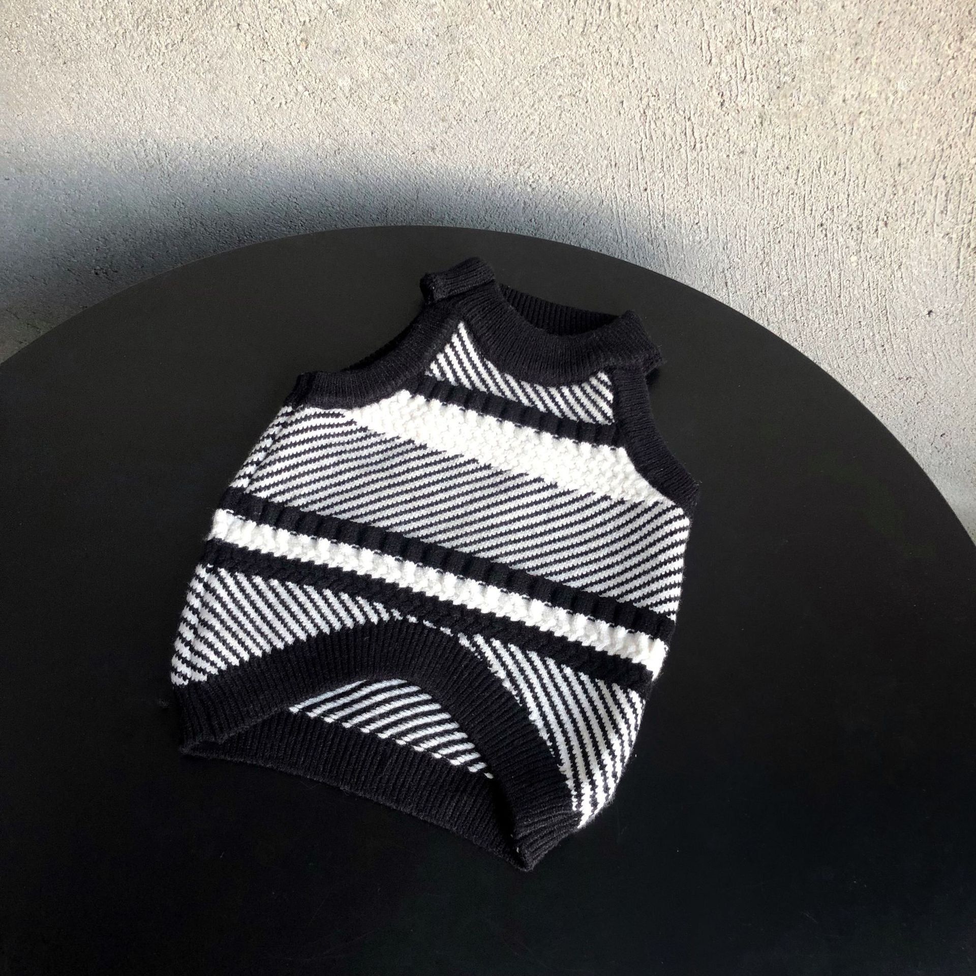 HKM-886419 Acrylic Pullover Pet Sweater in Black and White - Four Seasons Style