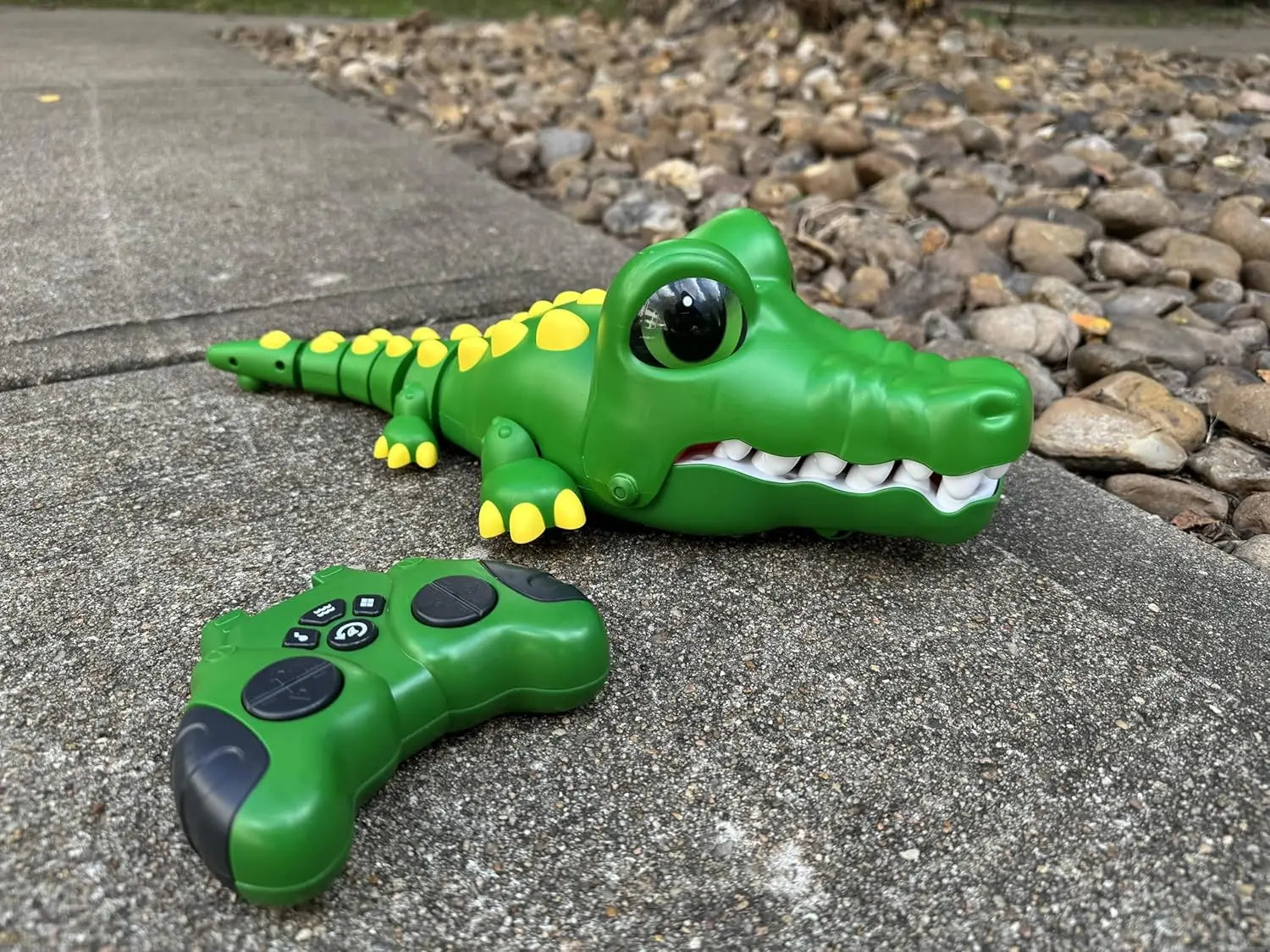 HKM-886483 Rechargeable Remote Control Crocodile Toy Car - 2.4GHz, 30M Range, 4 Channel Fun