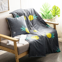 HKM-890579 Dual-Use Cushion Quilt in Modern Designs and Soft Chemical Fiber Filling