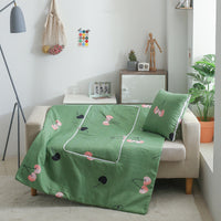 HKM-890579 Dual-Use Cushion Quilt in Modern Designs and Soft Chemical Fiber Filling