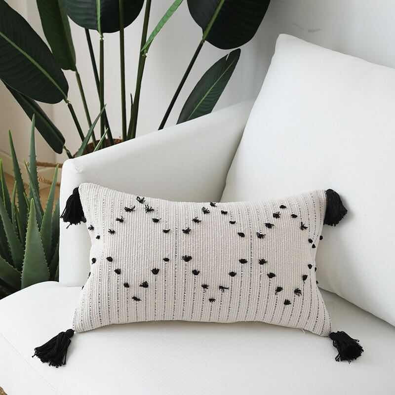 HKM-901715 Moroccan Style Black and White Geometric Pillowcase with Tassels 30x50cm