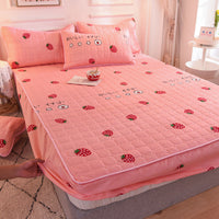 HKM-902867 Heart-Shaped Thin Mattress Dustproof Protection Cover - Full Bedding Set with Quilted Design