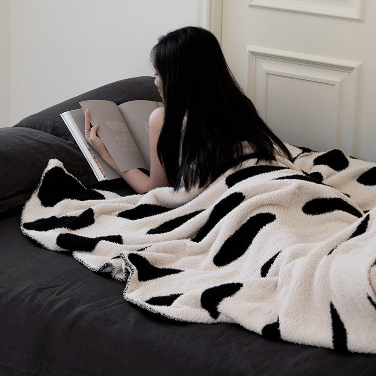 HKM-905939 Double-Faced Geometric Pattern Polyester Blanket for Cold Weather - 130cm x 160cm