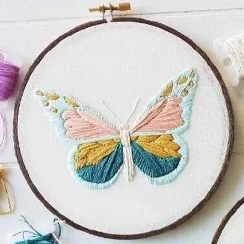 HKM-910547 Three-Dimensional Ribbon Embroidery Kit with Floral Designs and Tools