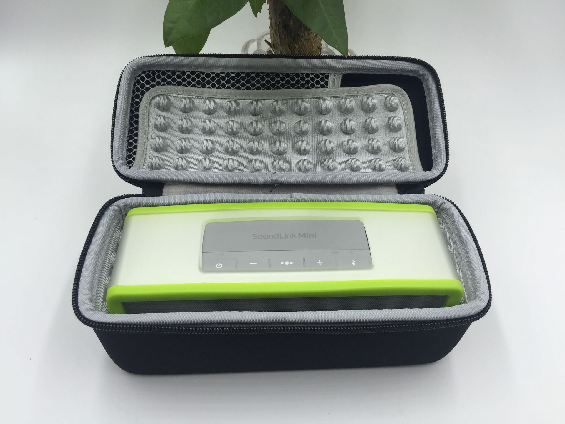 HKM-910803 EVA Speaker Cover with Carabiner - Portable Protection for Your Audio Device (22*8.5*9 cm)