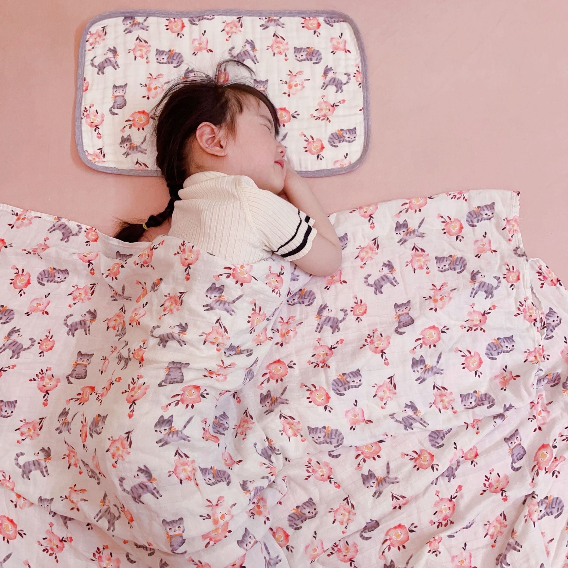 HKM-917139 Double-Layer Newborn Gauze Scarf with Animal and Floral Prints, 120x120cm