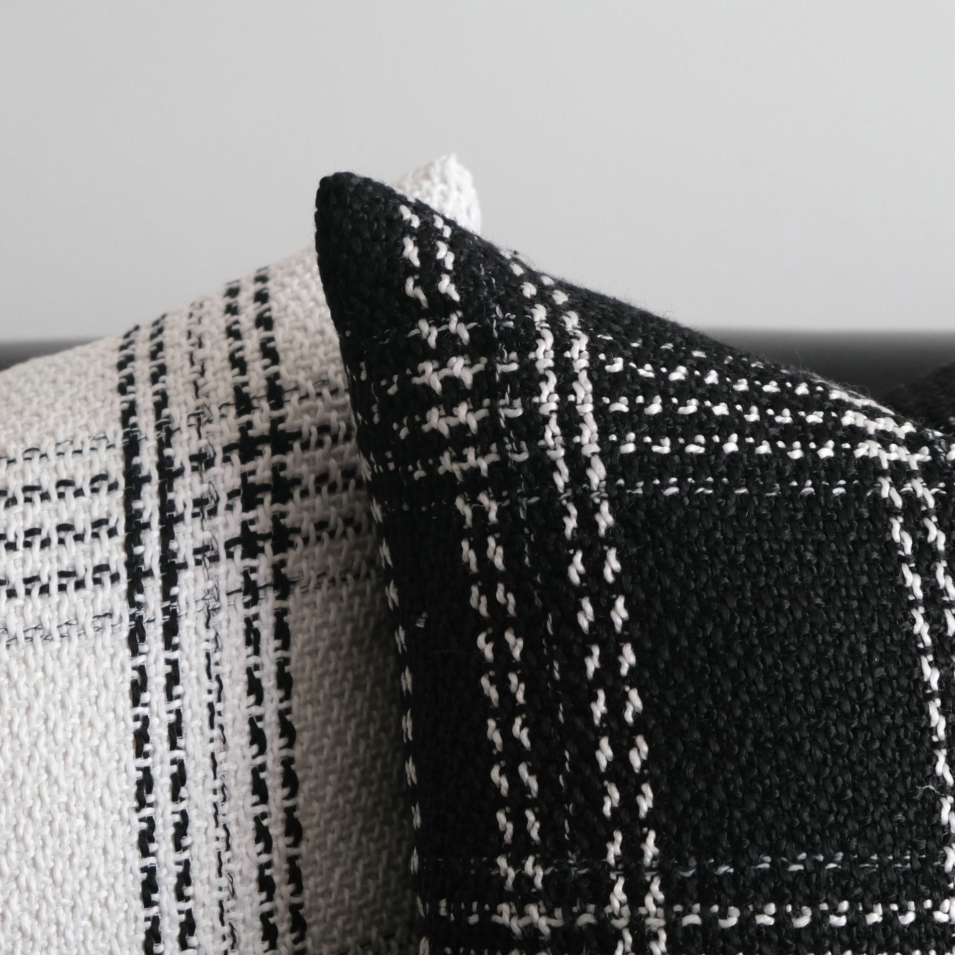 HKM-936531 Modern Simple Coarse Knitted Black and White Checkered Throw Pillowcase - 45x45cm, 30x50cm, 50x50cm Options