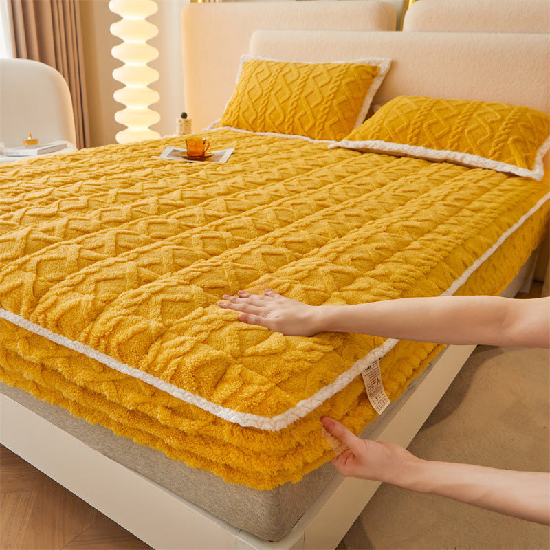 HKM-938707 Thermal Corn Velvet Quilt Fitted Sheet with Pillowcases - Available in Multiple Sizes