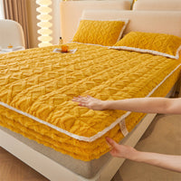 HKM-938707 Thermal Corn Velvet Quilt Fitted Sheet with Pillowcases - Available in Multiple Sizes