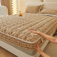 HKM-938707 Thermal Corn Velvet Quilt Fitted Sheet with Pillowcases - Available in Multiple Sizes